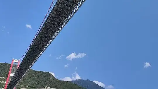 大渡河兴康大桥 · 仰望桥梁
