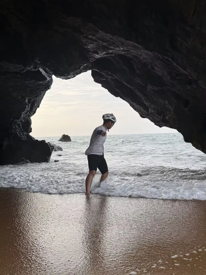 洞口与海浪