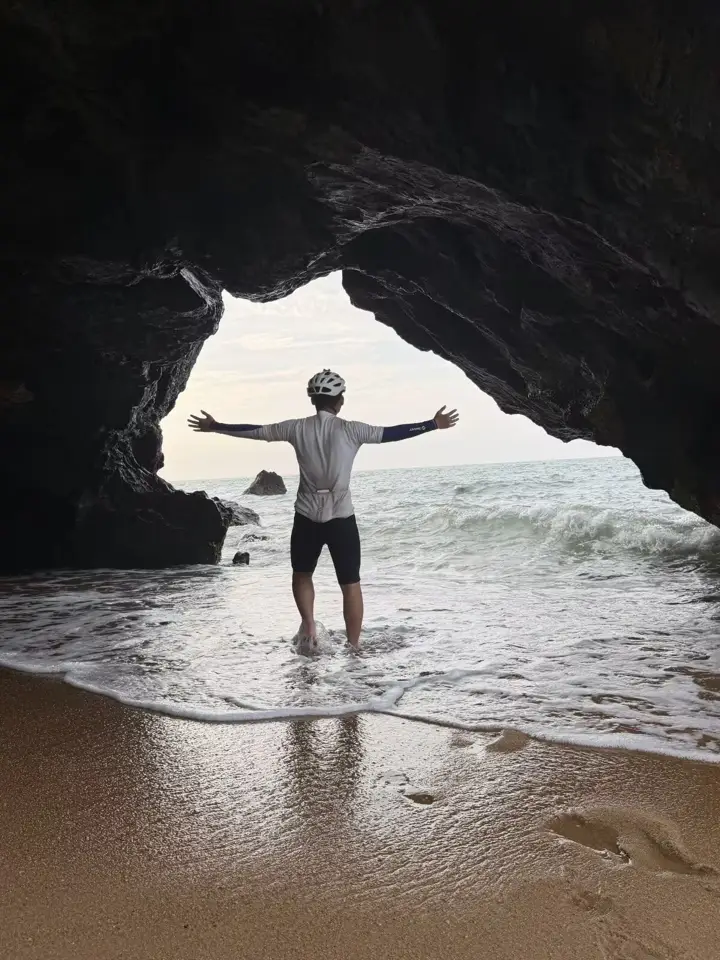 洞口与海浪